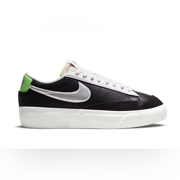 🆕 Nike Sneakers - Pitch-Black Upper  And Chrome & Green Details - Picture 1 of 7